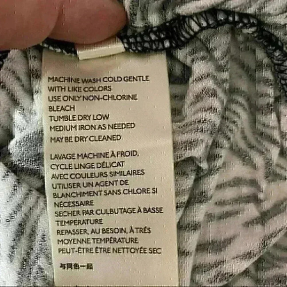 Free People Coco Tank L Black/White Zebra Striped Sleeveless Collared V-Neck NWT - Picture 5 of 8